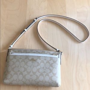 🍁Coach crossbody bag with insertable pouch